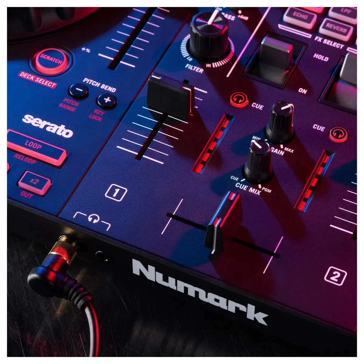 Numark Mixtrack Platinum FX