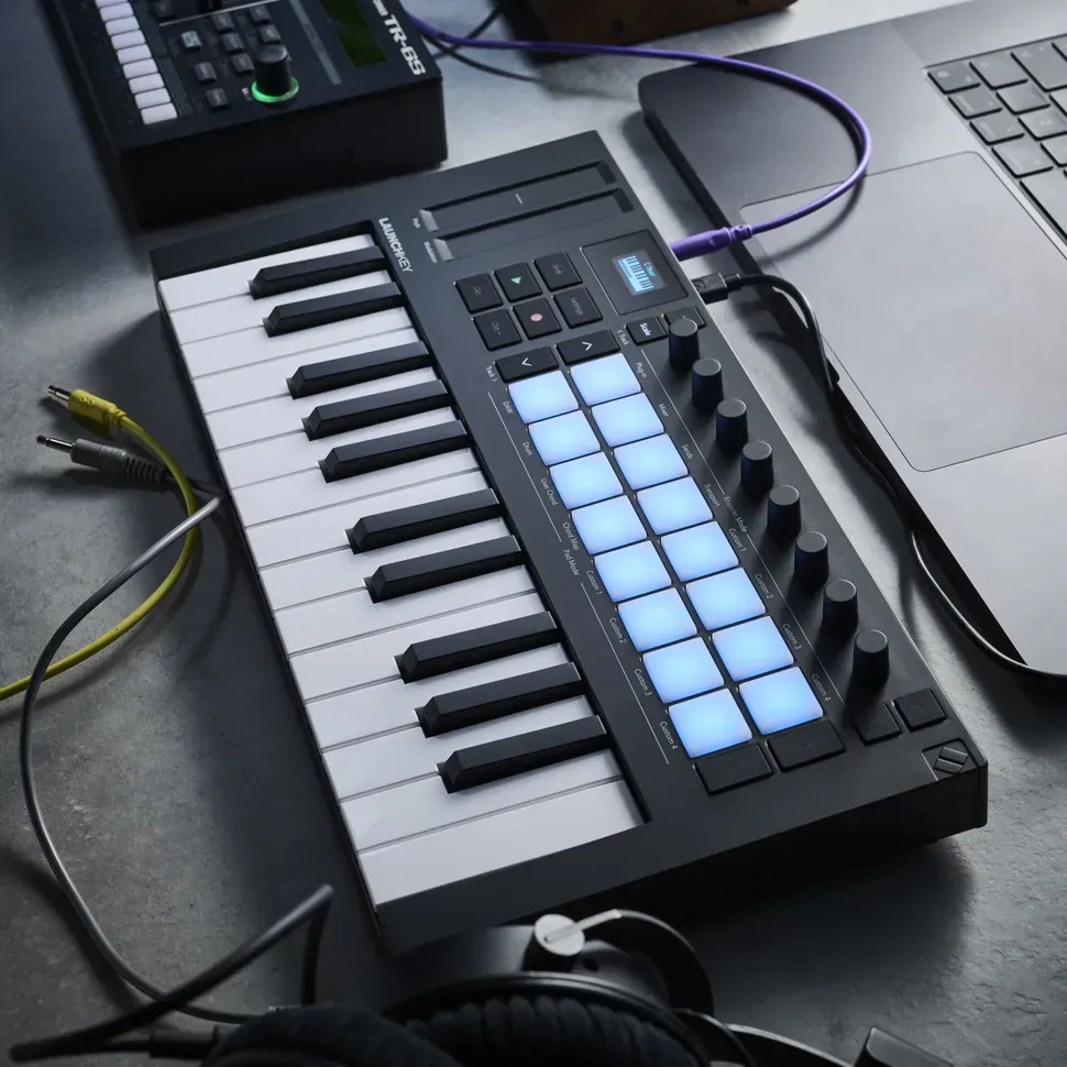 MIDI-клавиатура Novation Launchkey Mini Mk4