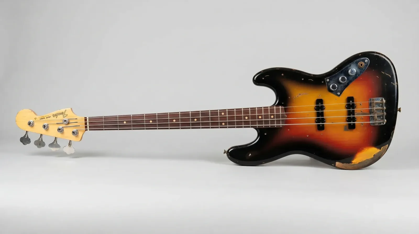 Бас-гитара Fender Custom Shop Jaco Pastorius Tribute Relic Jazz Bass 3-Color Sunburst