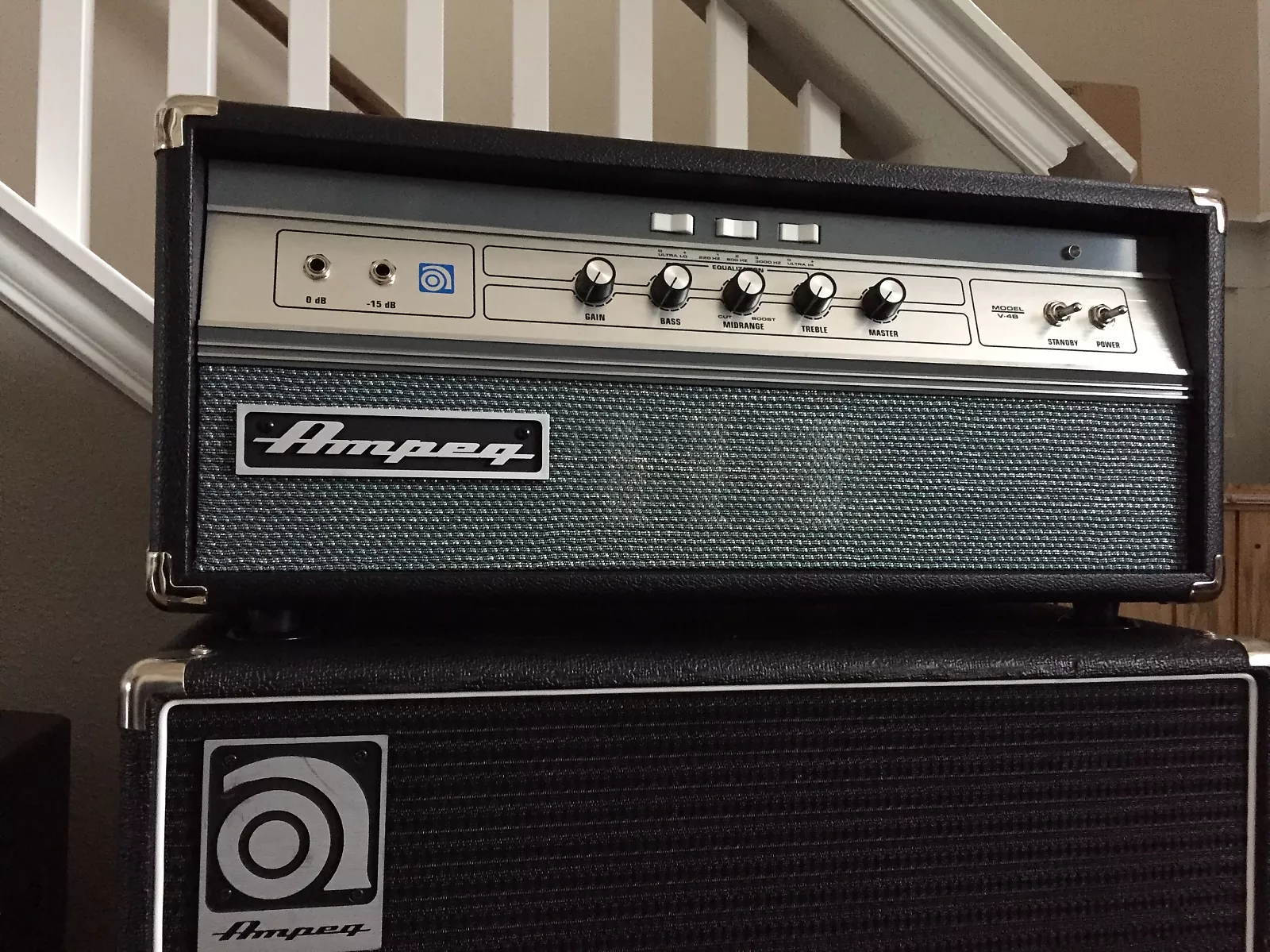 Ampeg V-4B