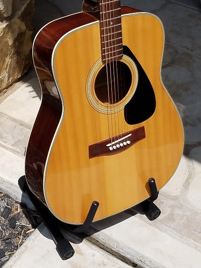 Yamaha FG335