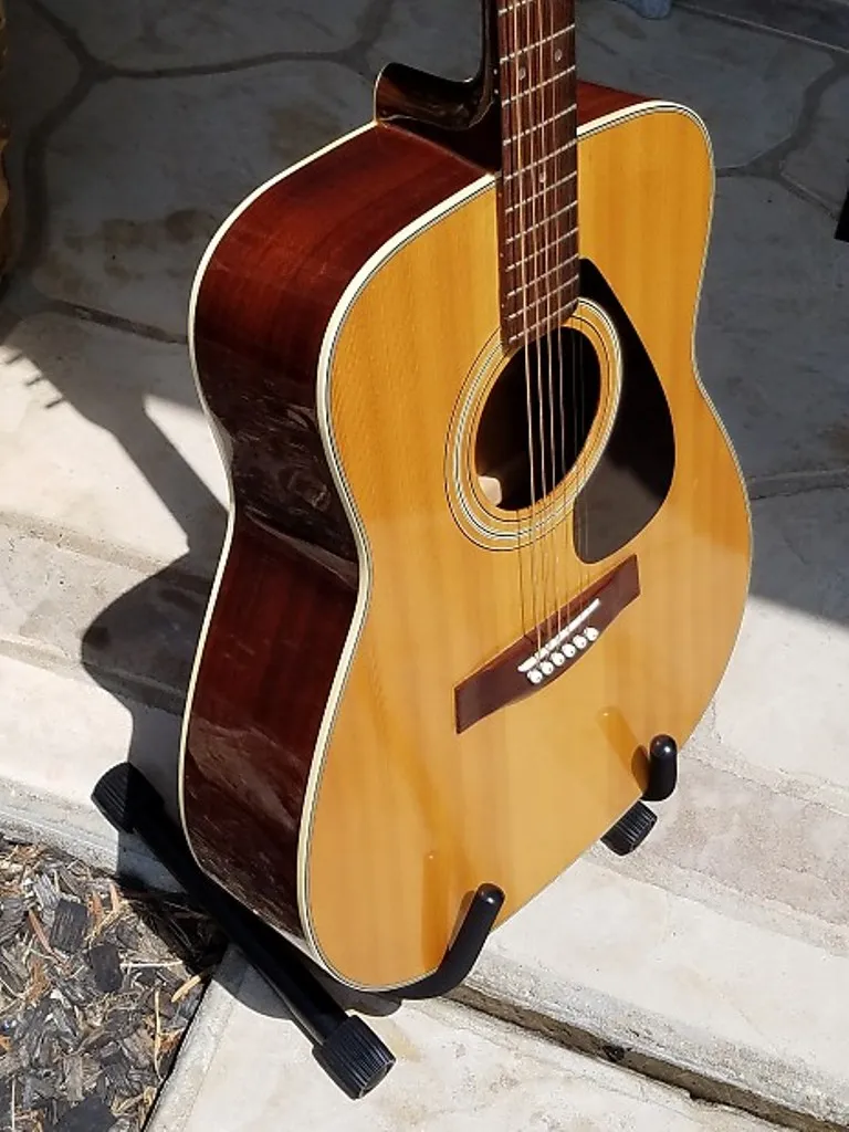 Yamaha FG335