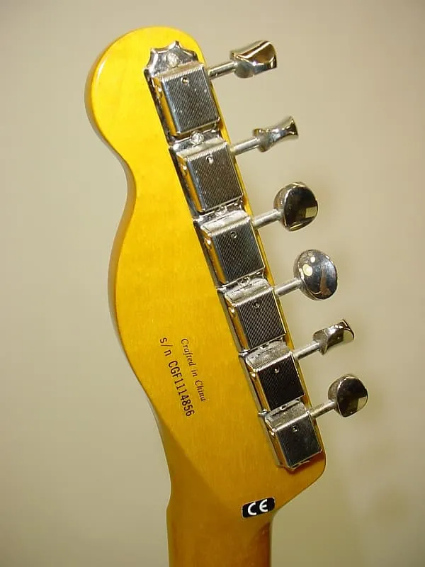 Fender Modern Player Telecaster Thinline Deluxe