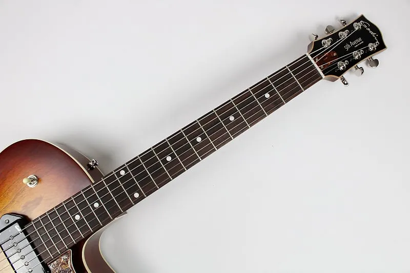 Godin 5th Avenue CW (Kingpin II)