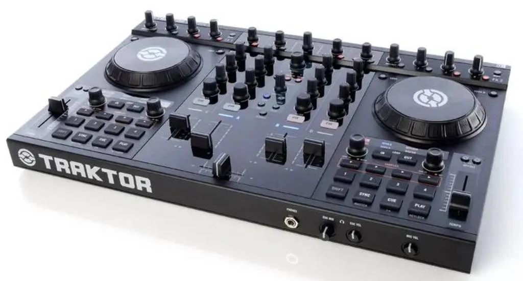 Native Instruments Traktor Kontrol S4