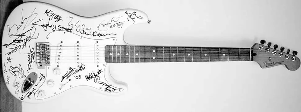 Гитара Reach Out to Asia Fender Stratocaster