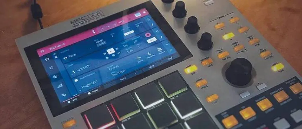 MIDI-контроллер Akai MPC One