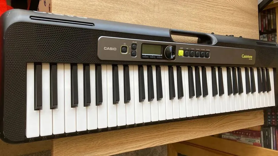 Синтезатор Casio Casiotone LK-S250