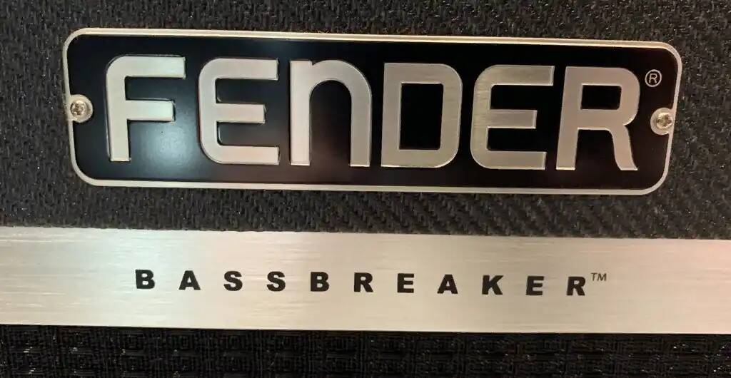 Комбик Fender Bassbreaker 15