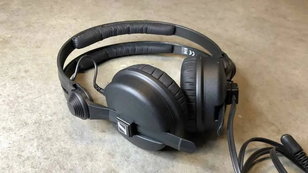 Студийные наушники Sennheiser HD 25