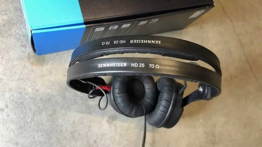 Студийные наушники Sennheiser HD 25