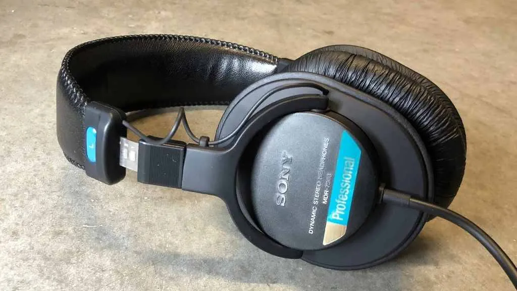 Студийные наушники Sony MDR-7506