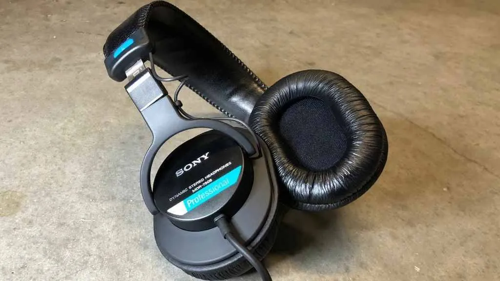 Студийные наушники Sony MDR-7506