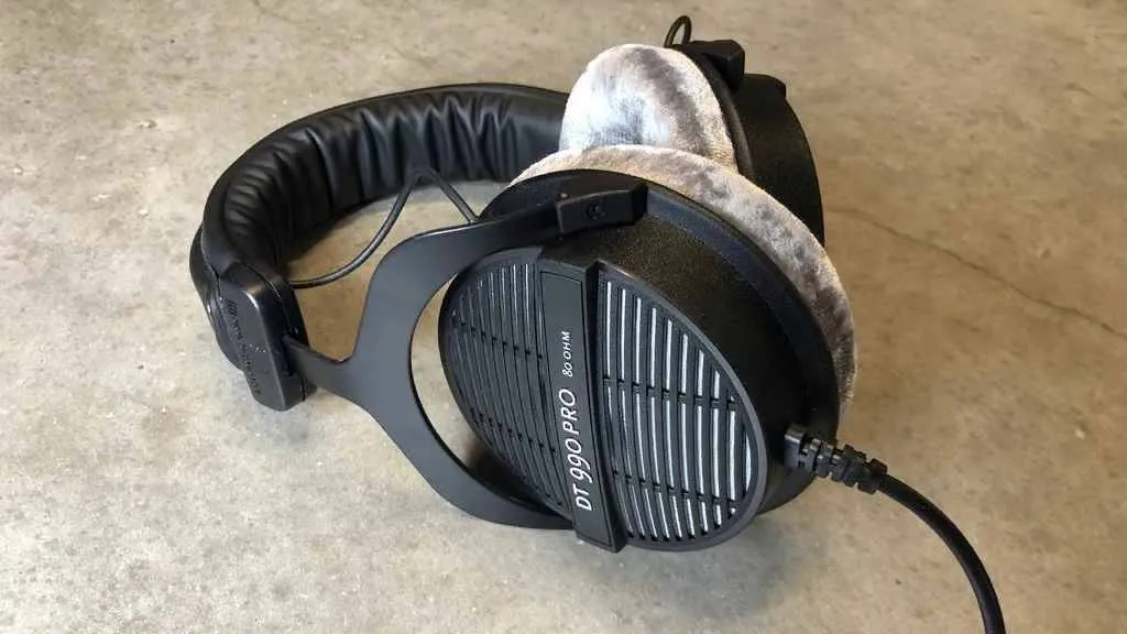 Студийные наушники Beyerdynamic DT 990 PRO