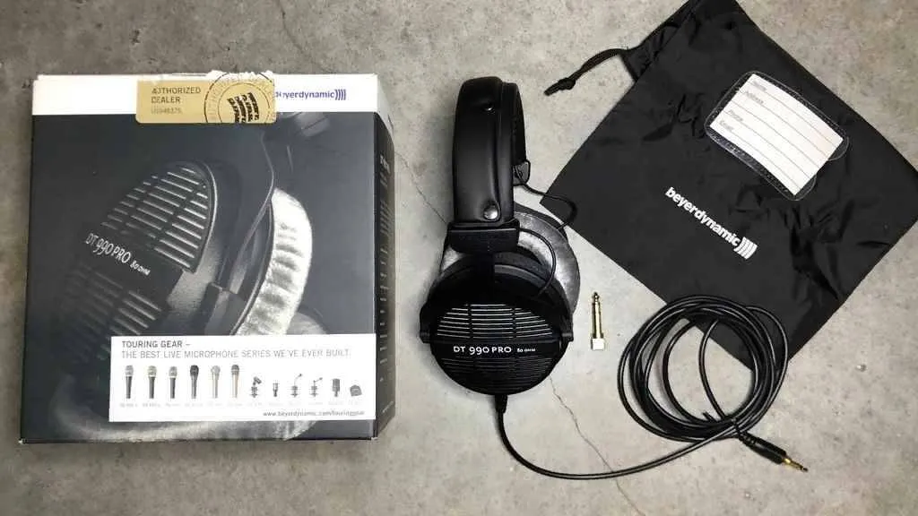 Студийные наушники Beyerdynamic DT 990 PRO