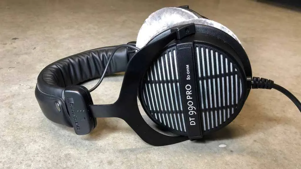 Студийные наушники Beyerdynamic DT 990 PRO