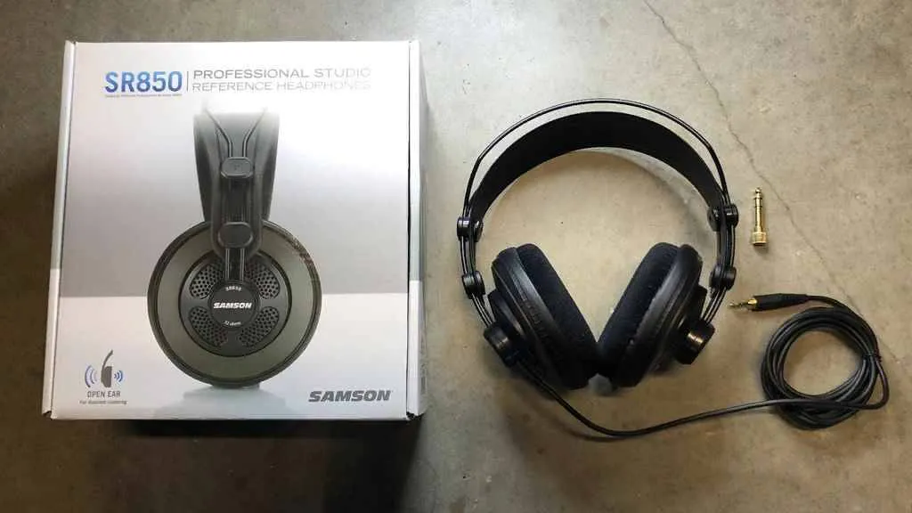 Студийные наушники Samson SR850