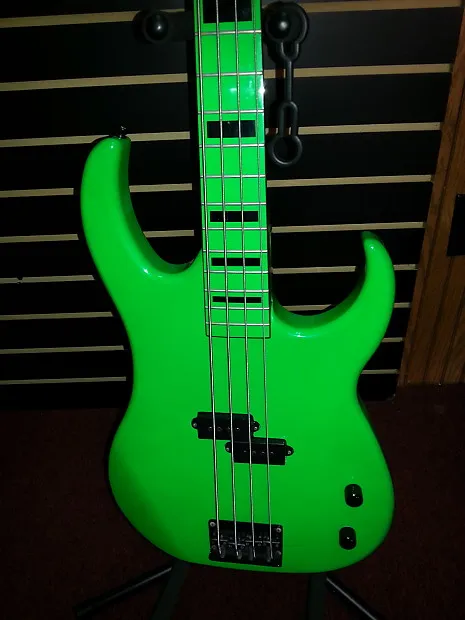 Dean Custom Zone Bass