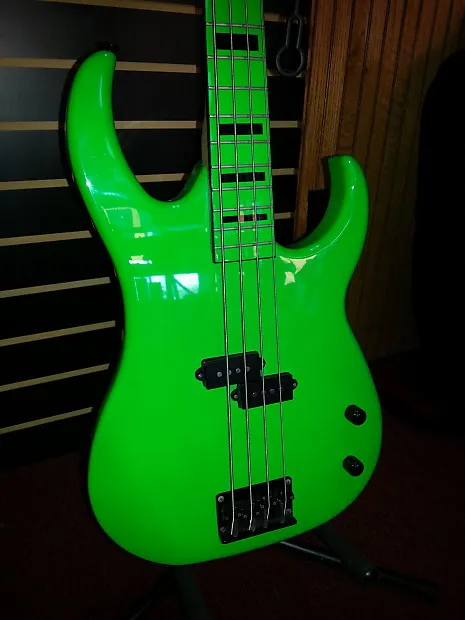 Dean Custom Zone Bass