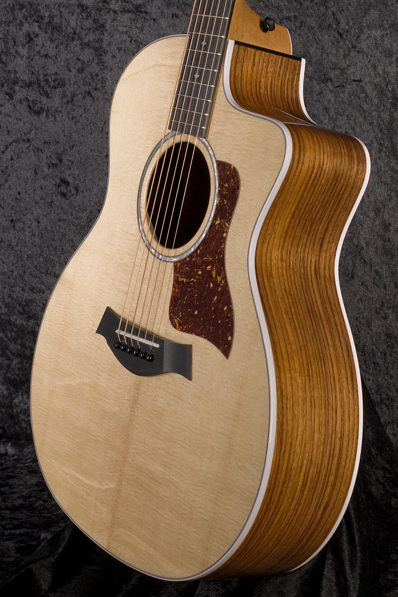 Taylor 214ce DLX