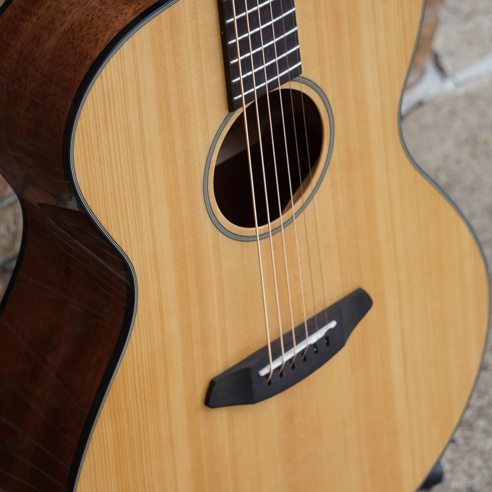 Breedlove Discovery Concerto