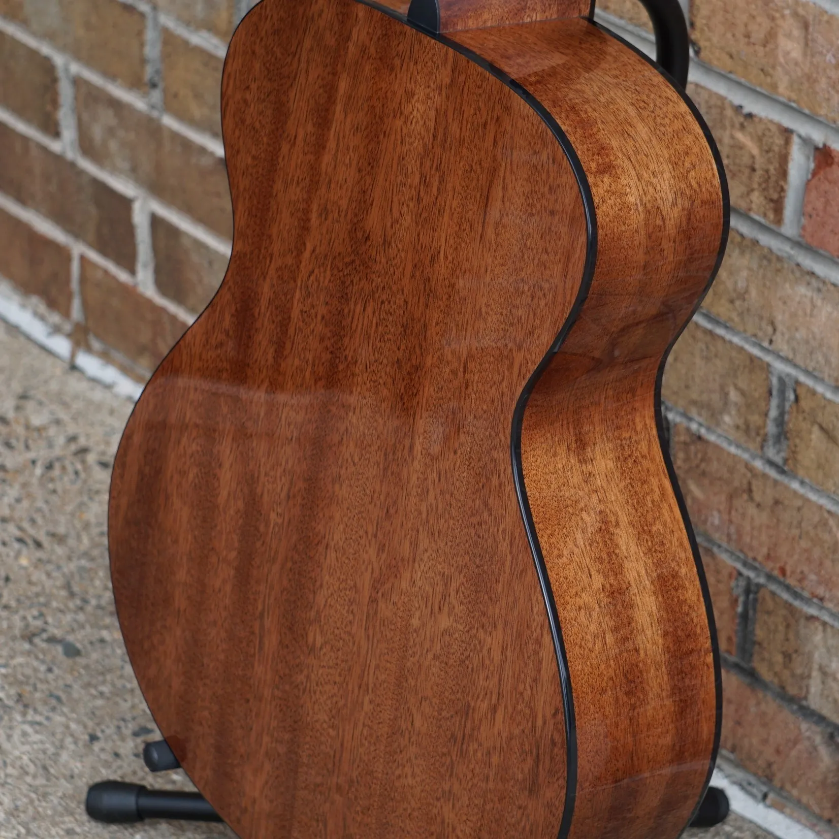 Breedlove Discovery Concerto