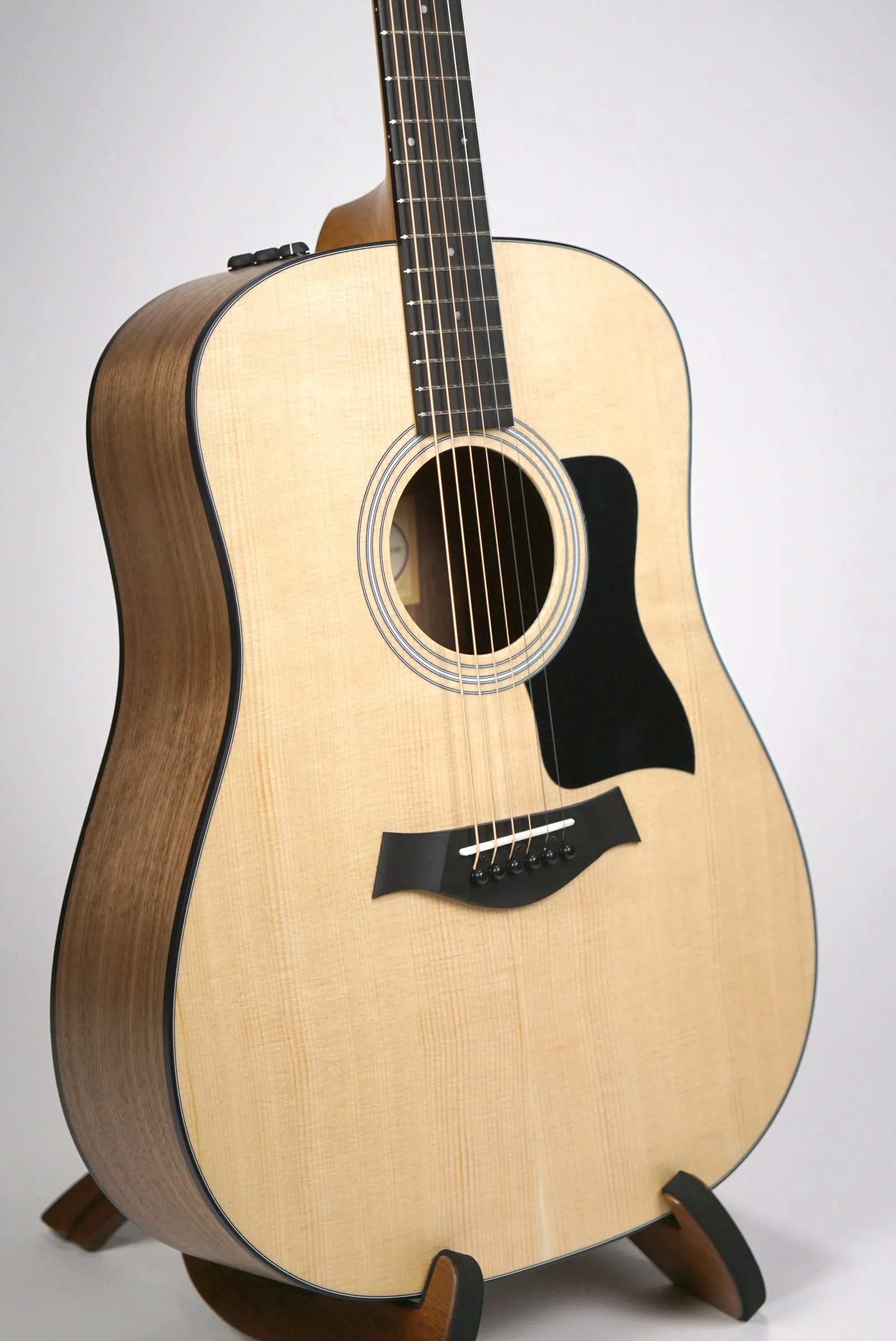 Taylor 110e