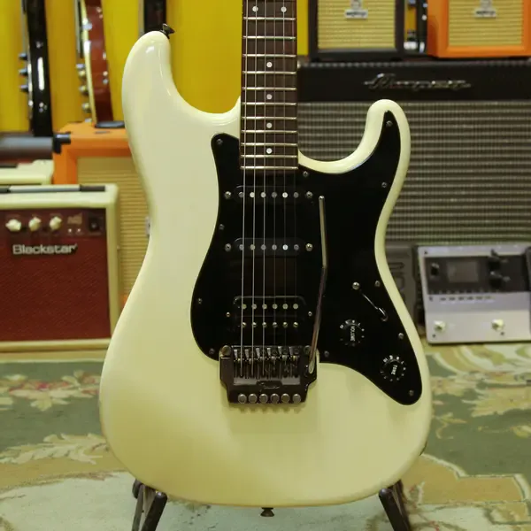 Электрогитара Fender Stratocaster Boxer ST556 HSS White Japan 1986