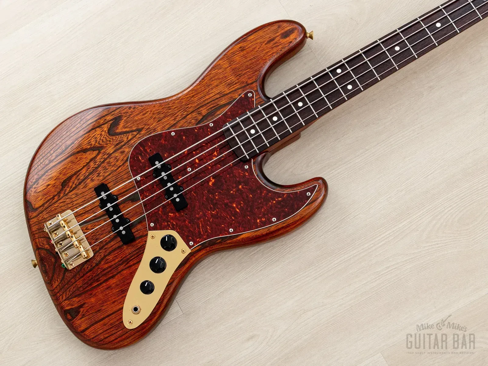 1991 Fender Order Made Jazz Bass ‘62 Vintage Reissue Satin Walnut Lacquer, Japan