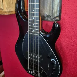 Б/У бас-гитара Sterling by Music Man DarkRay 5 черный, Darkglass Preamp