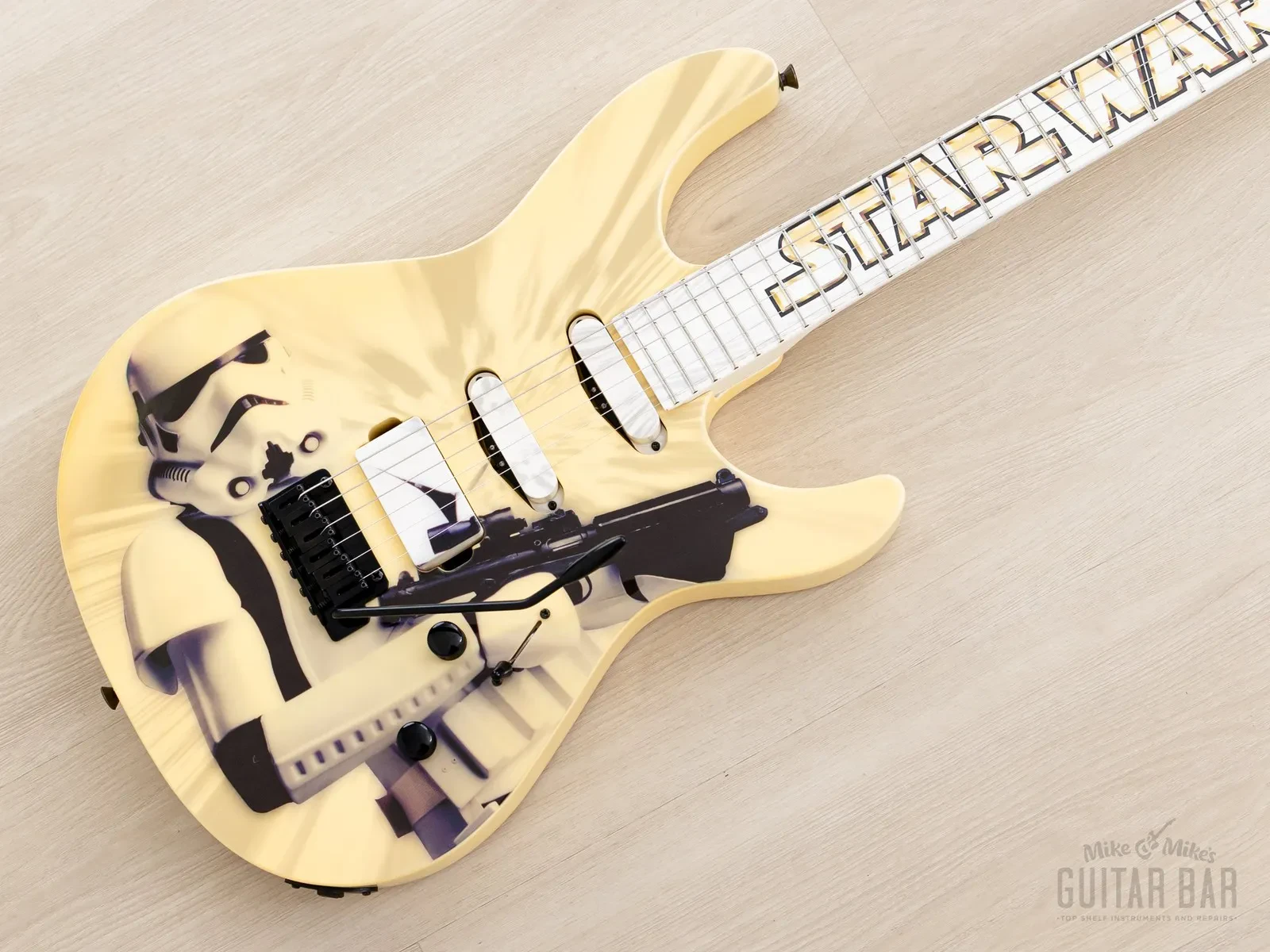 Б/У Электрогитара Fernandes Star Wars Limited Edition Retrorocket SW-85ST 2001 с кейсом, хангтаг