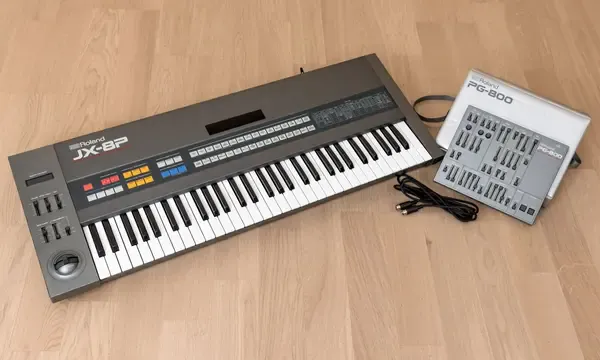 Синтезатор 1985 Roland JX-8P Vintage Polyphonic Synthesizer & PG-800 Programmer w/ Cases