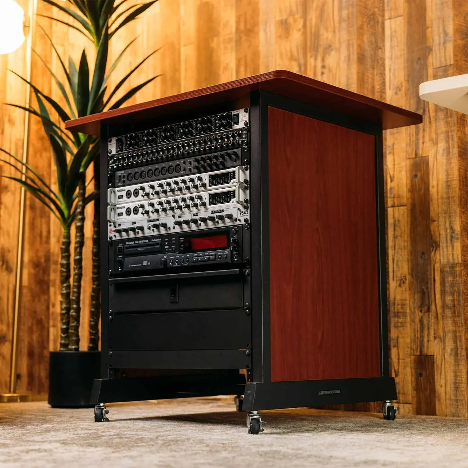 Изображение №9