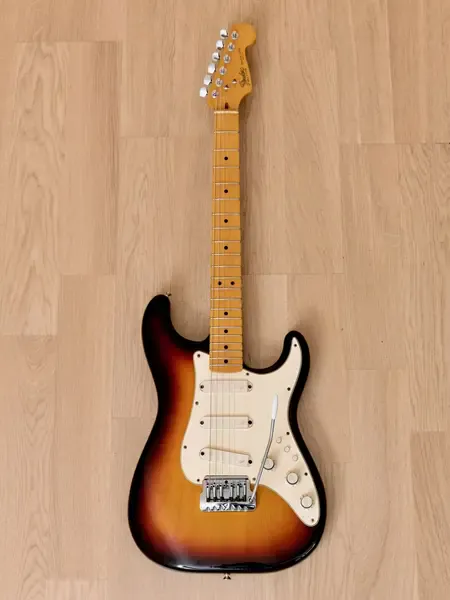 Электрогитара Fender Elite Stratocaster SSS Sunburst w/case USA 1983