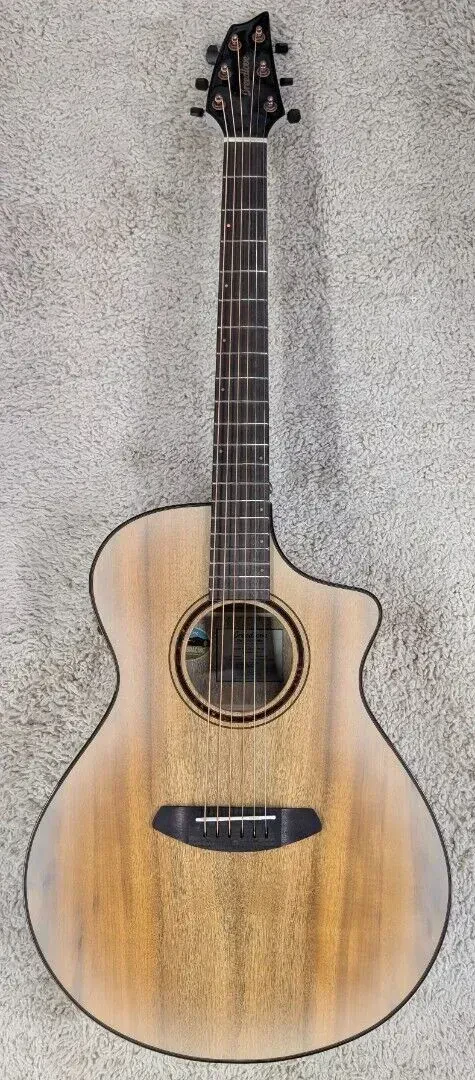 Электроакустическая гитара Breedlove PSCN55CEMYMY Pursuit Exotic S Concert CE White Sand