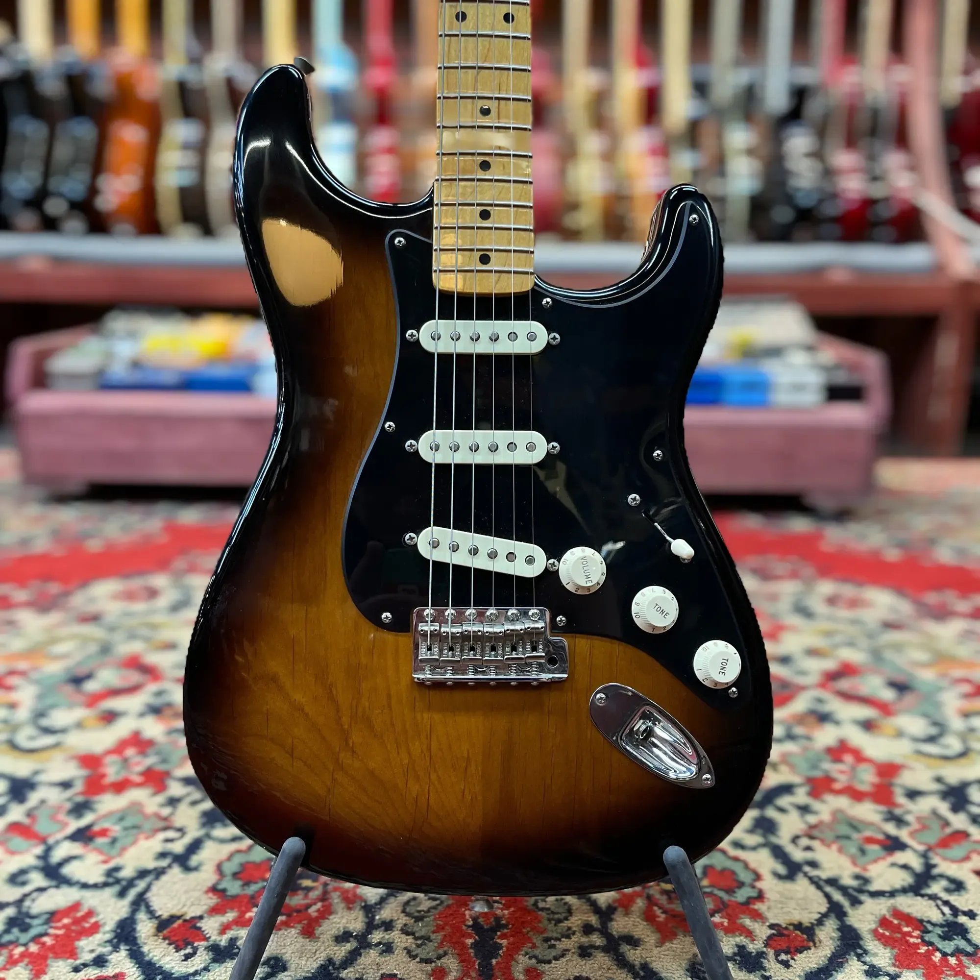 Электрогитара Fender Vintage Reissue '57 Stratocaster S-S-S Sunburst USA W/Case2008