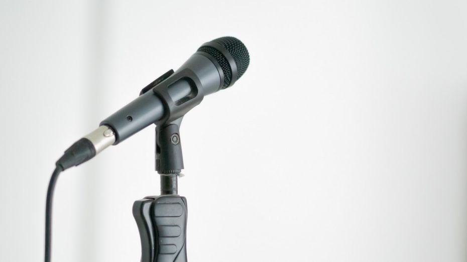 Почему для подключения микрофона используется кабель XLR?