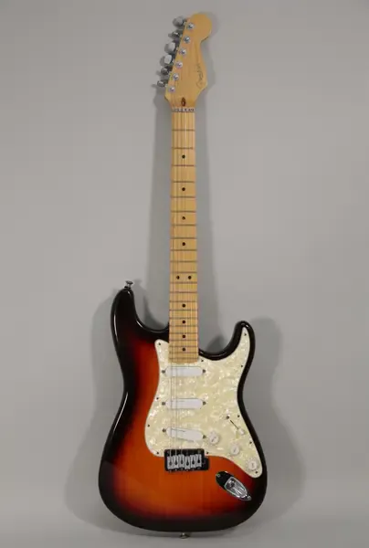 Электрогитара Fender Stratocaster Plus Deluxe Sunburst w/case USA 1997
