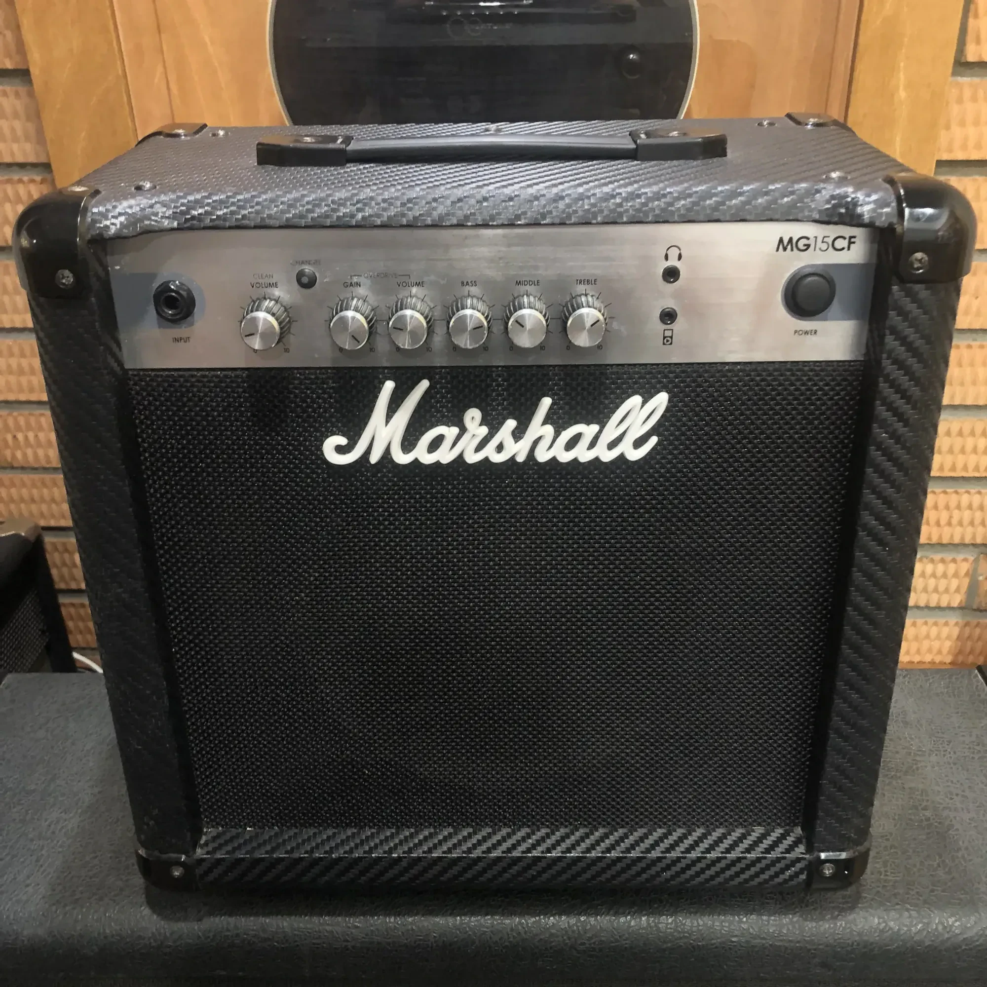 Комбоусилитель для электрогитары Marshall MG15CF Vietnam 2010s