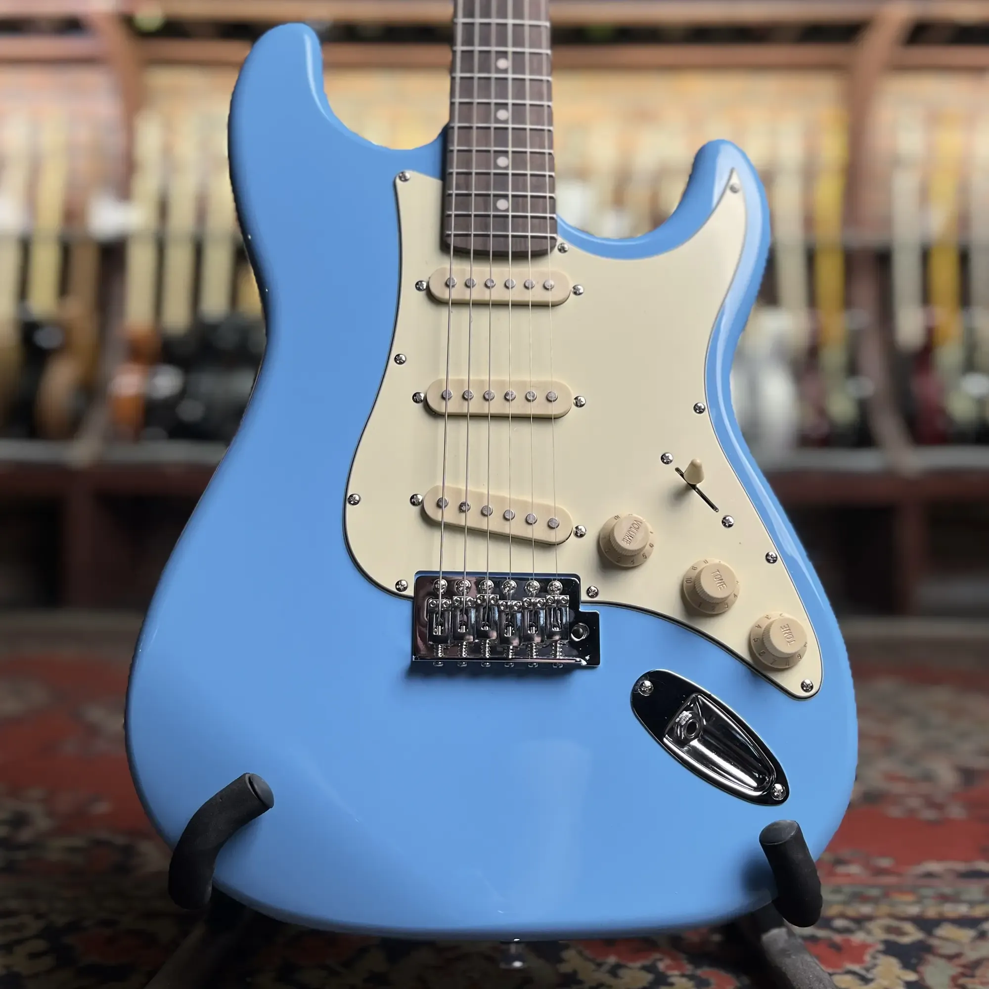 Электрогитара DeMarco DMSEST200 Stratocaster SSS Sky Blue