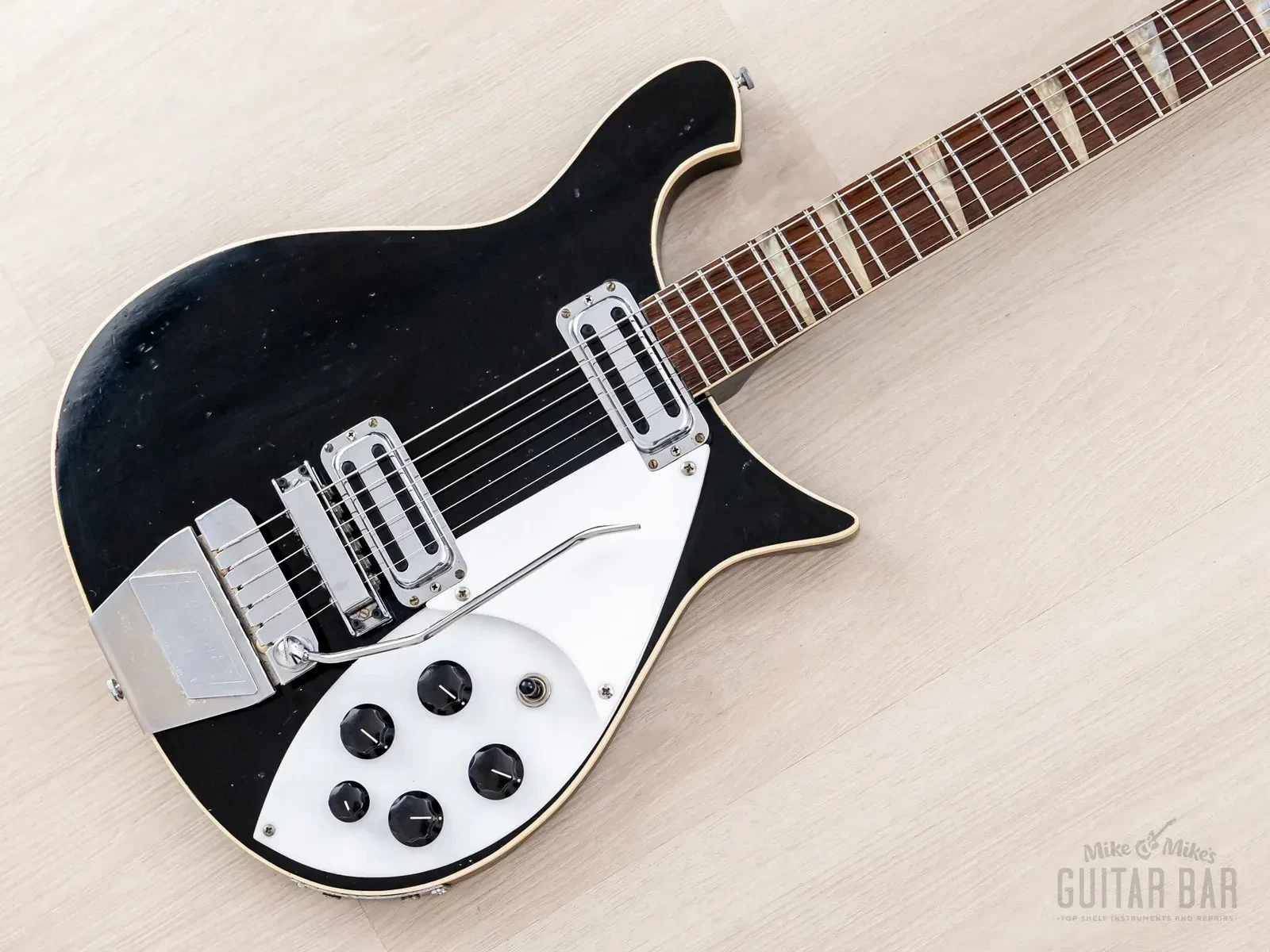 Б/У электрогитара Rickenbacker 625 Jetglo (чёрный) с Accent Vibrato, с кейсом