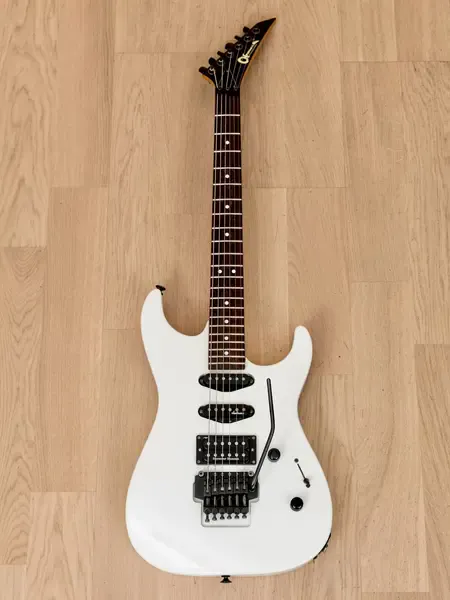 Электрогитара Charvel DK-065-SSH Superstrat SSH Snow White w/gigbag Japan 1990