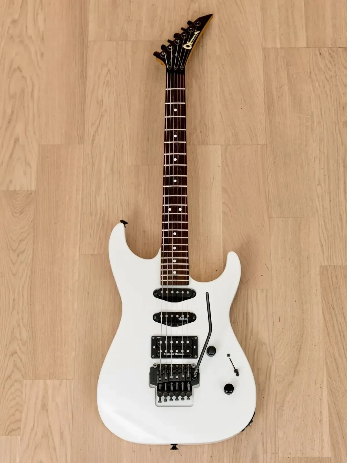 Электрогитара Charvel DK-065-SSH Superstrat SSH Snow White w/gigbag Japan 1990