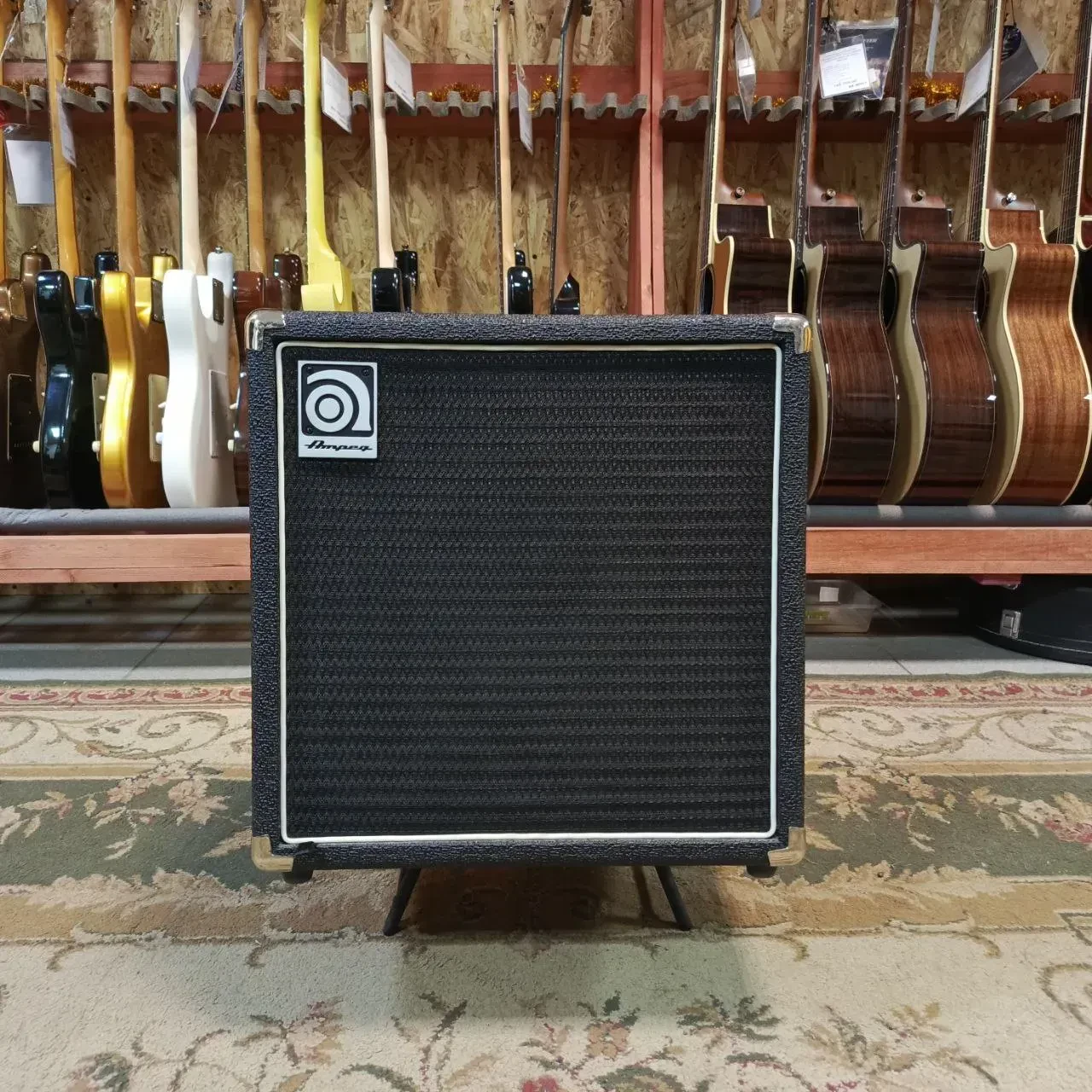Комбоусилитель для бас гитары Ampeg BA-110 Black China 2011