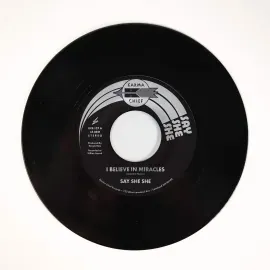 Виниловая пластинка Say She She – I Believe In Miracles / C'est Si Bon 7" (Релиз 2024)