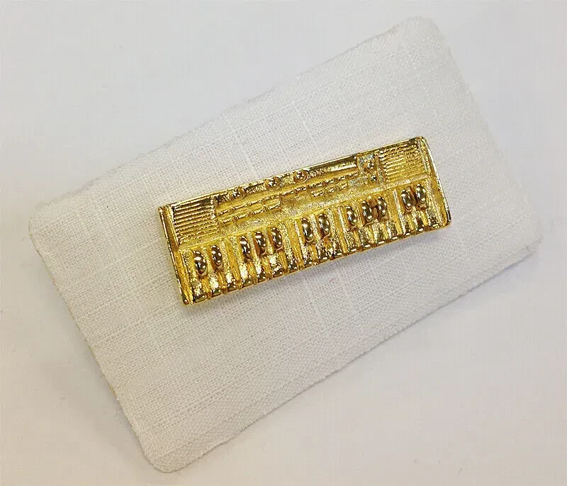 ART OF MUSIC Anstecker Keyboard Gold