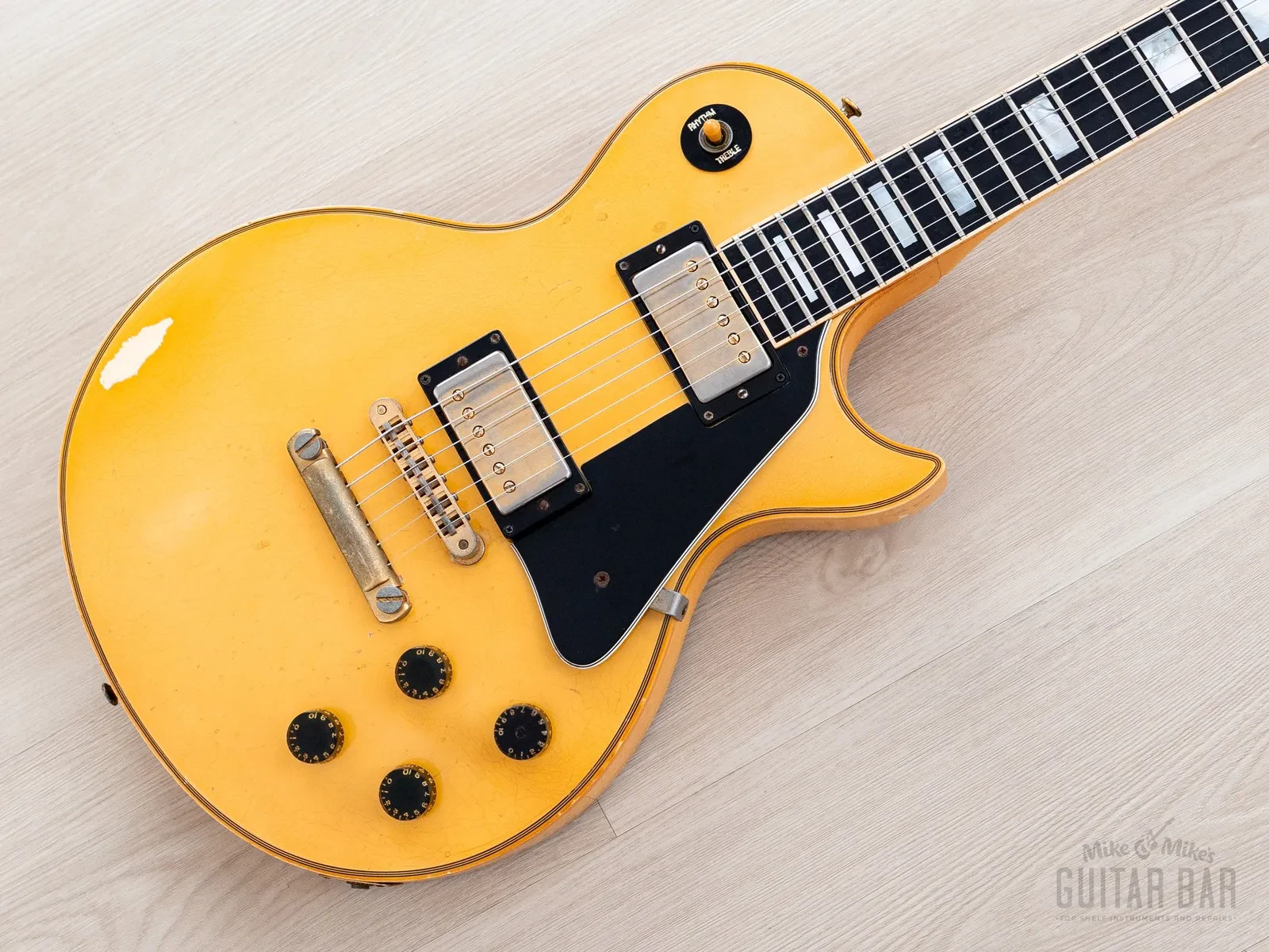 Б/У Электрогитара Gibson Les Paul Custom 1982 альпийский белый со звукоснимателями Tim Shaw PAF и кейсом