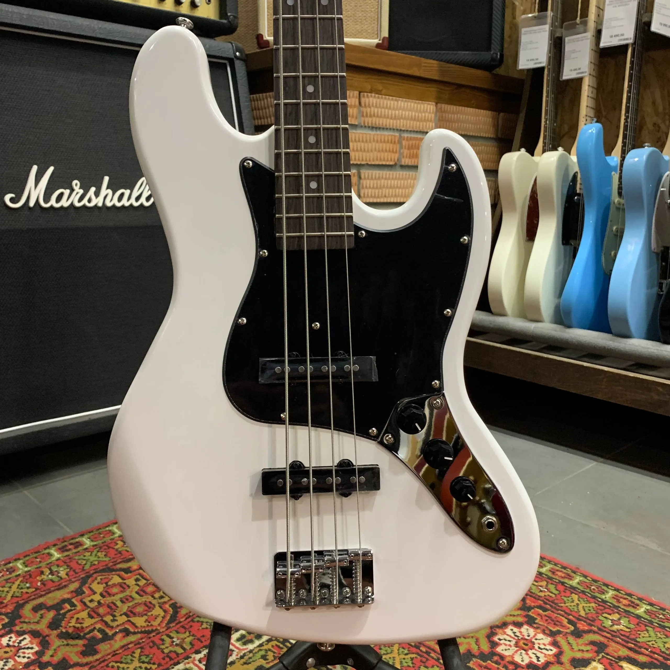 Бас-гитара J&D Guitars JB Jazz Bass White
