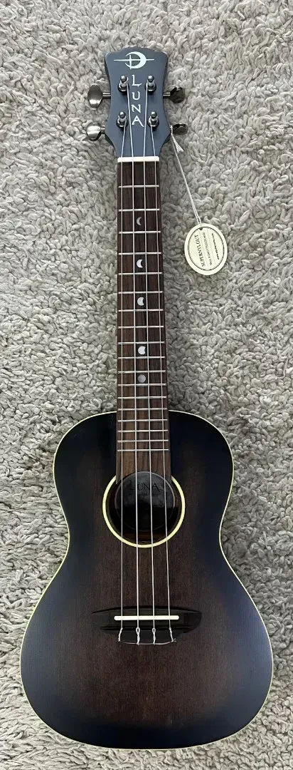 Luna UKE ART V C Vintage Distressed Style Concert Size Ukulele - B Stock