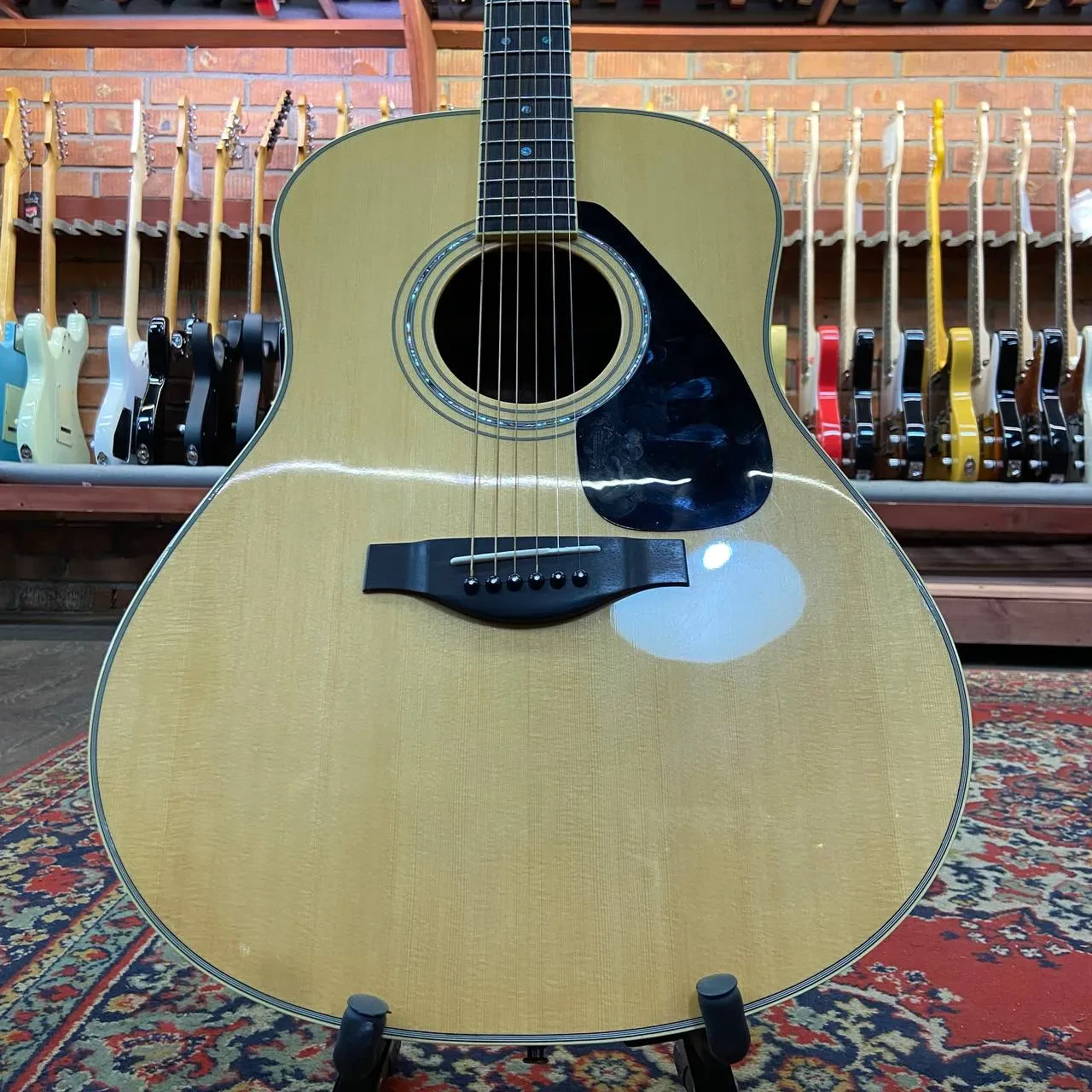 Электроакустическая гитара Yamaha LLX16 Dreadnought Natural Gloss 2020s